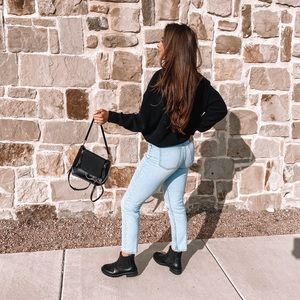 Abercrombie High Rise Mom Jeans very lightly worn (size 2/26)